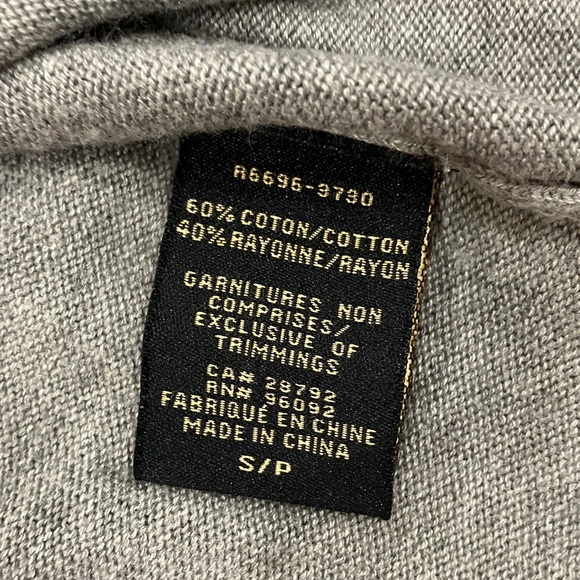 Renuar (Montreal) women’s size small Gray Knit Top with star - Picture 11 of 14